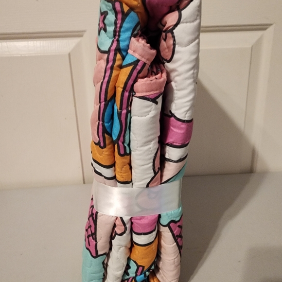 Hello Kitty Twin Size Quilted Reversible All Over Print Ice Cream Blanket - Picture 5 of 6